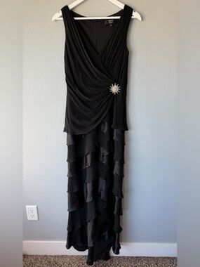 Tadashi Shoji Collection black 100% silk tiered maxi formal gown Women’s sz 8